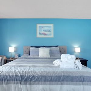 Beautiful Blue Ocean Condo
